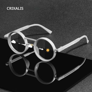 แว่นกันแดดผู้หญิงแบบโฟโตโครมิกทรงกลมคลาสสิกวินเทจกรอบแว่นตาสีดำ&สีขาวสำหรับเดินทางไปชายหาดอายุ 16 ปีขึ้นไป ป้องกันรังสียูวี 400