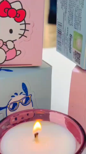 Sanrio เทียนหอมการ์ตูน Sanrio หอมและปลอดภัย 100% สำหรับการใช้ในบ้าน ดีไซน์น่ารัก ปลอดภัยสูง สร้างบรรยากาศที่น่ารักและผ่อนคลาย
