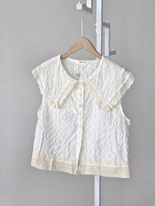 เสื้อคอบัว ปกทหารเรือ ลายฉลุ แขนกุดน่ารักมาก kmestyle