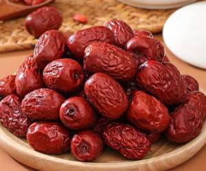 300g red dates with thick flesh and small pits to replenish qi and blood no need to wash 红枣