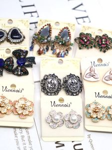 ต่างหูรูปดอกไม้ครอสที่ประดับเพชรเซอร์โคเนียแบบย้อนยุคผสมโลหะสำหรับผู้หญิง เครื่องประดับแฟชั่น ต่างหูรูปดอกไม้ครอส