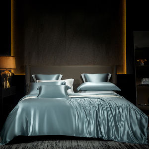 HEART FALLS IN LOVE | Smooth Heavyweight Silk Four-Piece Set