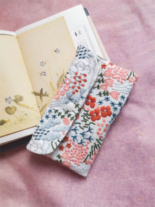 Retro Artsy Machine Embroidery Wrist Small Carrying Bag Mini Crossbody Cell Phone Storage Bag out of the Street Walking and Bending Bag Autumn