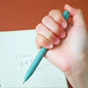 Pulpen Gel Macron Gelpen 0.5mm Tinta Hitam: Desain Ergonomis & Berkualitas Tinggi