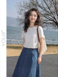 YOUXIANG | Áo Thun Ôm Dáng Cổ Tròn Hoa Ren