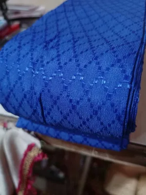 Gorden polos plisket 200x200 berwarna biru dan pink untuk pintu kamar dan jendela model lama murah dengan motif kotak-kotak.
