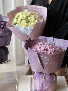 กระดาษห่อช่อดอกไม้อูเหม่ยแบบใหม่กระดาษห่อดอกไม้สีม่วงที่นิยมในโลกออนไลน์กระดาษห่อดอกไม้วัสดุห่อดอกไม้สำหรับร้านดอกไม้กระดาษห่อดอกไม้