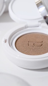 Premiere Beaute Sunscreen Cushion Glowing Tahan Lama Kecantikan Wanita