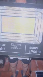 Đèn Pha Ánh Sáng Vàng Năng Lượng Mặt Trời 500W 300W 200W Vỏ Nhôm Chính Hãng báo pin mới nhất chống nước - Bảo hành 3 năm đổi mới trong 30 ngày