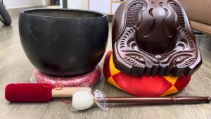 Chuông Bát Huế Bằng Đồng Màu Đen ĐK 33cm Nặng 19kg