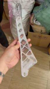 Pát hay Bát bắt treo pô hãng xe Exciter 150 và xe Exciter 155 nhôm CNC phụ tùng thay thế