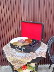 Bansid Portable Bluetooth Turntable - Vinyl Record Player w/Speaker 33/45/78 RPM Aux/RCA Output (Ideal Gift)