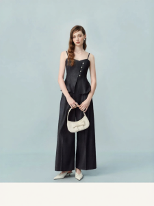 AIVEI | Slimming Asymmetrical Top