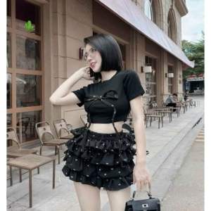 Set Bộ Áo Thun Phối Nơ Đen To Croptop + Chân Váy Tầng Tùng Xoè Có Lót Quần In Nơ Có Lớp Lót Siêu Xinh