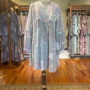 Aira Tunik by Dian Pelangi LIMITED EDITION Baju Blouse Atasan Kemeja Blus Outfit Casual Formal Kerja Kantor Pesta Pernikahan Kondangan Wanita Hijaber Cantik Anggun Modis Modern Elegan Mewah Model Korea Terbaru Motif Batik Abstrak Hand Made Kekinian