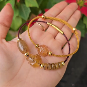 Q2351 Vòng lu thống ngũ điếu cỏ 4 lá hồ ly Thạch Anh Tóc Vàng dây cáp 2 mẫu xinh Thổ và Kim - Phong Thuỷ TUDO P