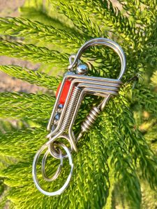 EDC Famous Bird Keyholder Keychain: Synthetic Resin Red Barrel Bead Handmade Art Stainless Steel