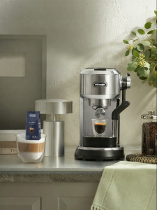 DeLonghi | Milk Frothing Espresso Machine Small