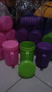 Gelas Mug Gagang Bahan Plastik Tebal Plus Tutup