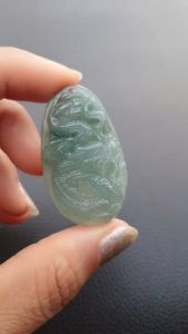 J245จี้หยกสีเขียวโปร่งแสง งานแกะมังกร งานแกะมือ