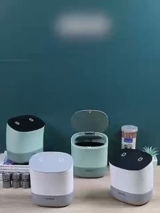 Ecoco Table Desktop Mini Trash Bin Trash Can Minimalist with Cover 1.5L Small Size
