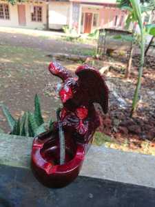 Asbak Unik Roko Keren Burung Elang Eagle Hiasan Ruang Tamu/NATURAL/CALLAS RED - Aneka Asbak Roko Unik dengan Desain UNIK dan Bahan Resin Berkualitas (BEST SELLER)