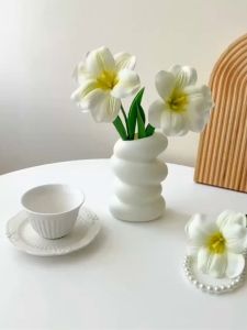 Plastic Spiral Flower Vase White Nordic Creative Flower Arrangement Container For Living Bedroom Kitchen Home Decoration Ornament Aesthetic Room Decor Artificial Flower Vase