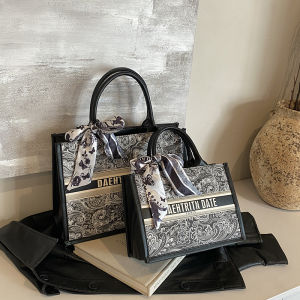 Large Capacity Canvas Tote Bag Womens Casual Commuter Single Shoulder Handbag New 2025 Style for College Students