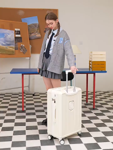 2025Terbaru Koper Promo Koper Tas traveling A608 Polo Koper Kabin wanita Ukuran 20/24 inch Koper USB charger Bagasi 24inch Koper Cup holder dan Bisu ABS+PC Tidak Mudah-Pecah-Roda-Silent-Cabin