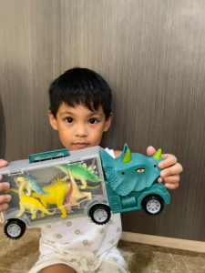Dinosaur truck with 6 mini model dinosaur toys For Kids Anti-drop Toy Car Boys Gifts #008-30