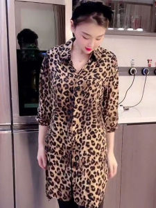 เสื้อเชิ้ตลายพรางเสือดาวหลวมๆ สำหรับผู้หญิง ฤดูใบไม้ร่วง 2025 เสื้อคลุมยาวปานกลาง ทรงหลวม ปกโปโล แขนยาว คอโปโล