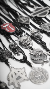 Pewterland Kalung Nakama One Piece Bahan Logam Timah Tali Serat Kulit Pria dan Wanita