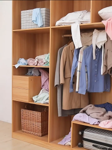 ถุงคลุมเสื้อผ้า ช่วยป้องกันฝุ่น มีซิปใช้งานง่าย ช่วยให้ตู้เป็นระเบียบ มีหลายขนาด