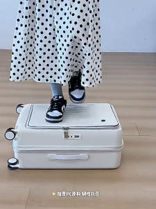 Vali Du Lịch Chống Nước Tương Thích Đa Phương Tiện Có Bánh Xe 360 Độ và Quà Tặng