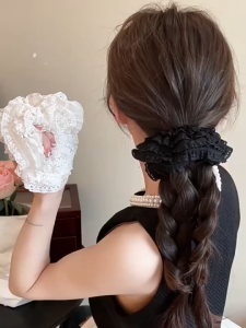 ยางรัดผมลูกไม้สไตล์บัลเล่ต์เกาหลีขนาดใหญ่สำหรับผู้หญิงสีครีม