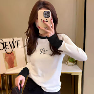 เสื้อยืดคอกลมแขนยาวสีขาวสำหรับผู้หญิง เสื้อเชิ้ตฤดูใบไม้ผลิและฤดูใบไม้ร่วง แฟชั่นใหม่ 2025 ทรงเข้ารูป สไตล์เกาหลี เสื้อผ้าทำงาน