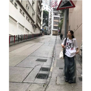 เสื้อยืดคอกลมแขนสั้นผู้หญิงสไตล์อเมริกัน ทรงหลวม แฟชั่นฤดูร้อน ลายพิมพ์ตัวอักษร เสื้อยืดคู่รัก เสื้อผ้าทำงาน