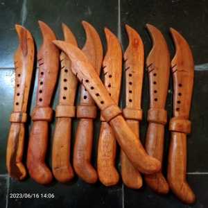 BELATI KAYU MAINAN PERAGAAN LATIHAN BELADIRI/Belati kayu miniatur alat peragaan latihan beladiri