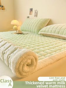 Kiss Dear | Milk Fiber Coral Velvet Thickened Bed Pad