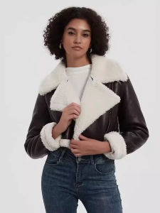 เสื้อแจ็คเก็ตหนังเทียมแฟชั่นฤดูใบไม้ร่วงสำหรับผู้หญิง สไตล์วินเทจ ตัดต่อปกเสื้อ แขนยาว เสื้อโค้ทกันหนาวลำลองสำหรับผู้หญิง