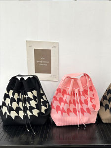 กระเป๋าโท้ทลําลองความจุขนาดใหญ่พร้อมหัวเข็มขัดแม่เหล็กถักกระเป๋าสะพายไหล่เดี่ยวแบบพกพาอเนกประสงค์ลายทางเหมาะสําหรับเยาวชน