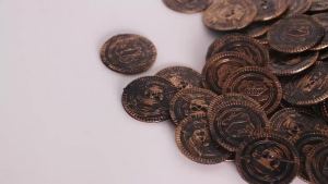 Pirate Treasure Chests Fake Gold Silver Copper Coins Gemstones Plastic Acrylic Toys Children Kids Gifts Halloween Party Props
