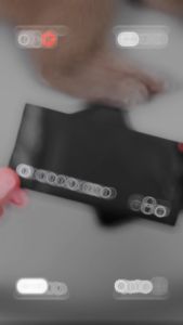 Bộ Khăn Lau Vệ Sinh Hỗ Trợ Dán Kính Cường Lực Điện Thoại iPhone Samsung