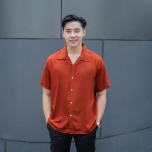 kemeja pria//kemeja putih pria//kemeja pria lengan pendek//kemeja pria bahan adem//kemeja pria bahan rayon