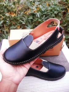 SENDAL SEPATU WANITA / SEPATU WANITA / SENDAL SLOP WANITA KICKERS / Sandals women shoes/lady shoes/women sandals slop ladies Ros 1