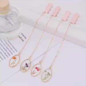 Dấu Trang Văn Học Trang Nhã Với Hoa Khô Và Kẹp Sách Hợp Kim Pha Lê Dành Cho Những Người Đọc Đam Mê - Dấu Trang Bắt Mắt