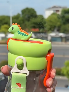 Phanqy 600ML Kids Spray Water Bottle Baby Sippy Cup For Kids Food Grade Silicone Kids Straw Cup
