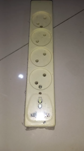 Stop kontak 5 lubang gepeng +One Pro  DEXICON terminal kuningan SNI-S3