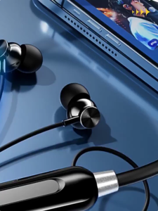 สายคล้องคอบลูทูธ หูฟังไร้สายอายุการใช้งานแบตเตอรี่ที่ยาวนานเป็นพิเศษไฮไฟความเที่ยงตรงสูงคุณภาพเสียงหูฟังกีฬาที่อุดหูโปร่งใสพร้อมจอแสดง