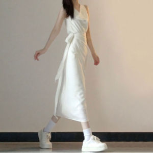 Fashionable Slim Fit Strapless Dress Elegant Waist Cinching High Neck French Style Solid Color Shoulder Baring mid Summer Dress